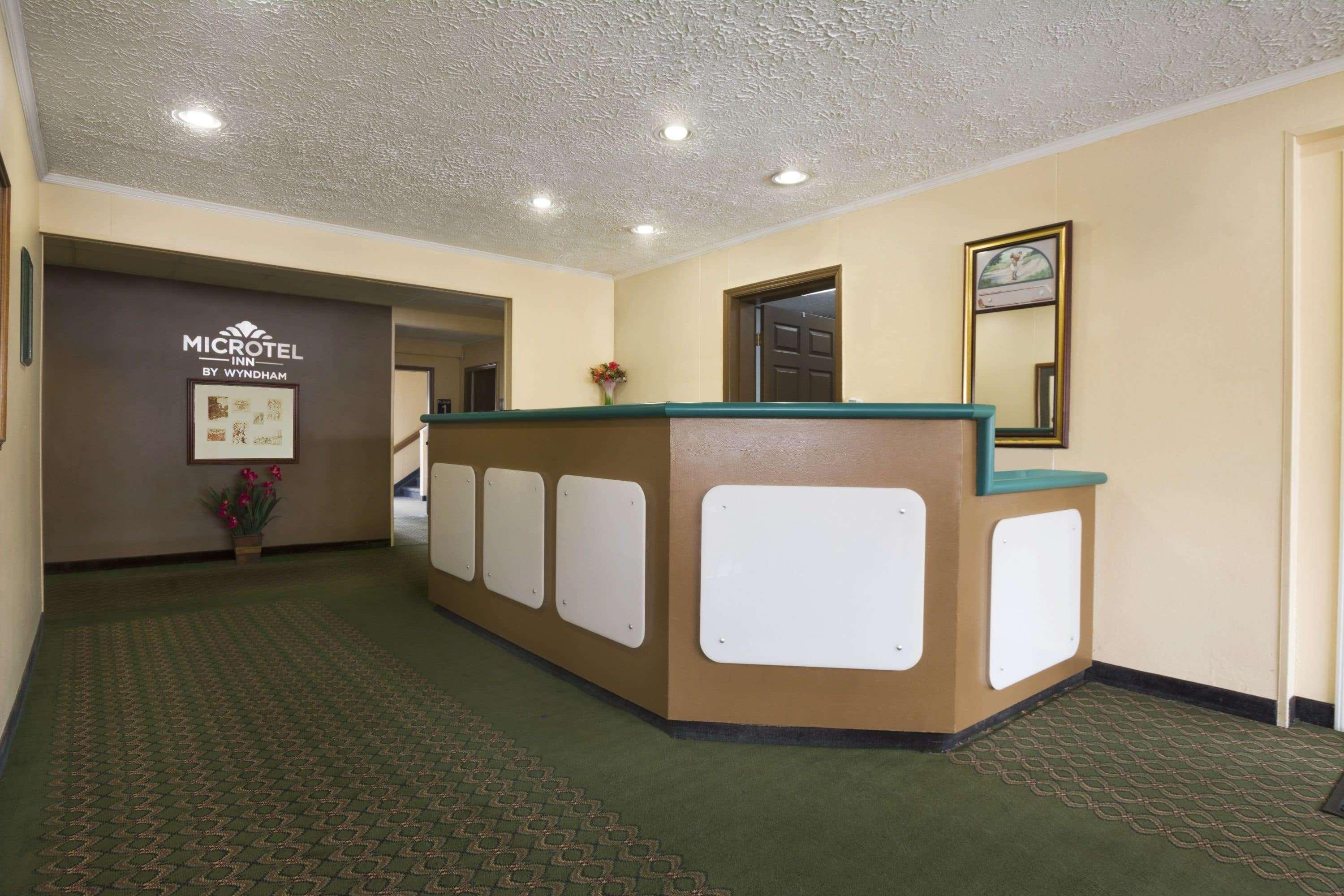 Microtel Inn & Suites By Wyndham Columbia Fort Jackson N Екстериор снимка