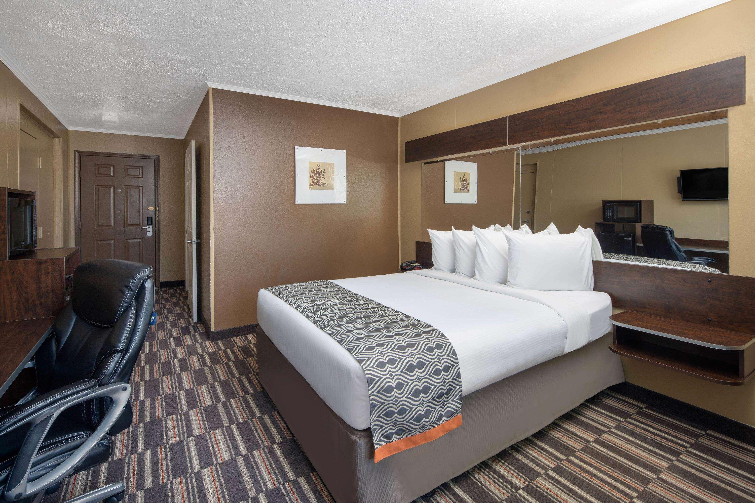Microtel Inn & Suites By Wyndham Columbia Fort Jackson N Екстериор снимка